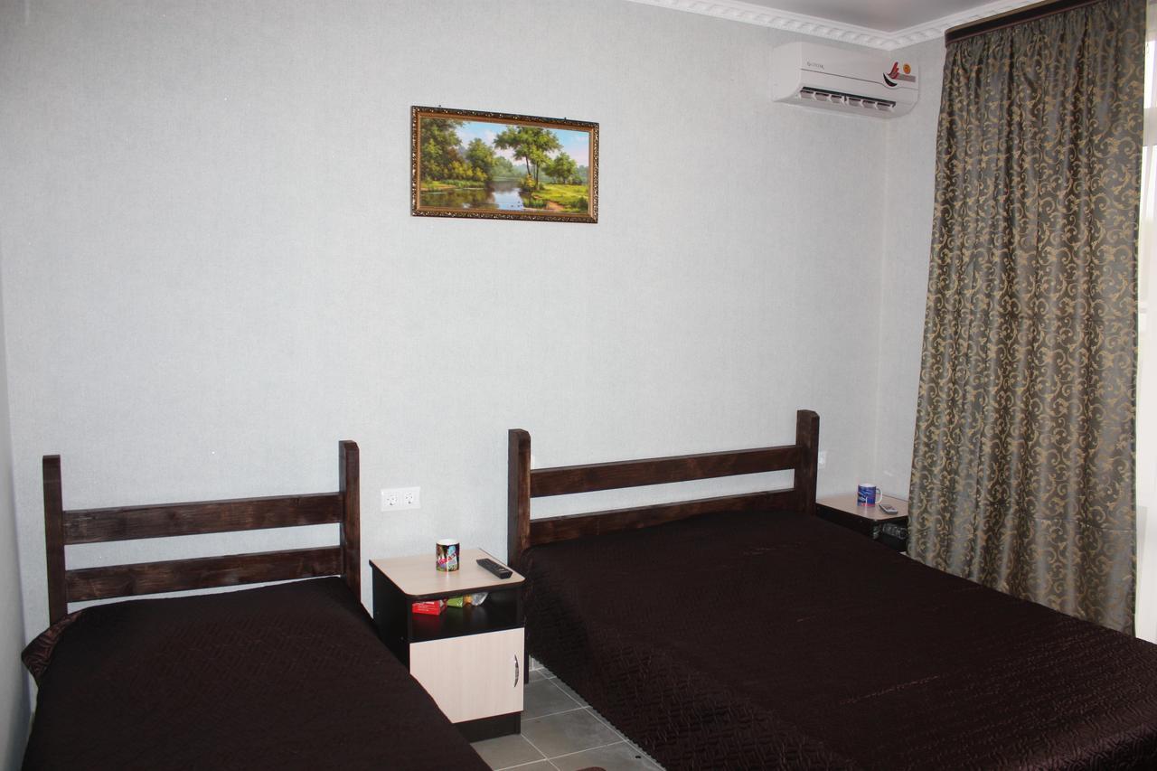 بيزوندا Viktoria Hotel الغرفة الصورة