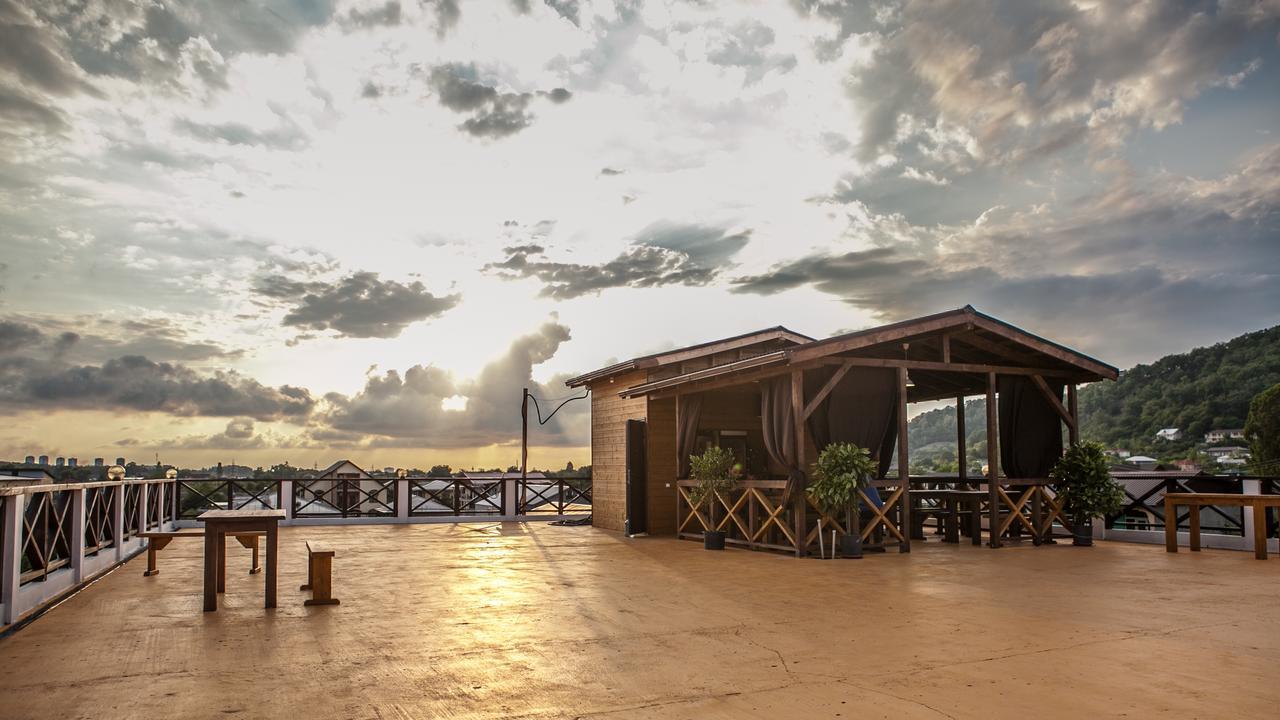 بيزوندا Viktoria Hotel المظهر الخارجي الصورة